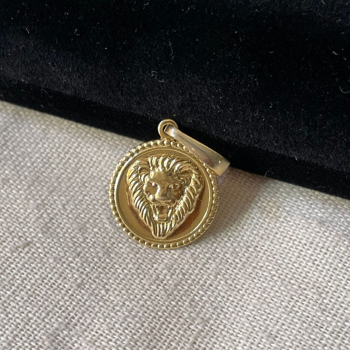 PINGENTE LEÃO REDONDO