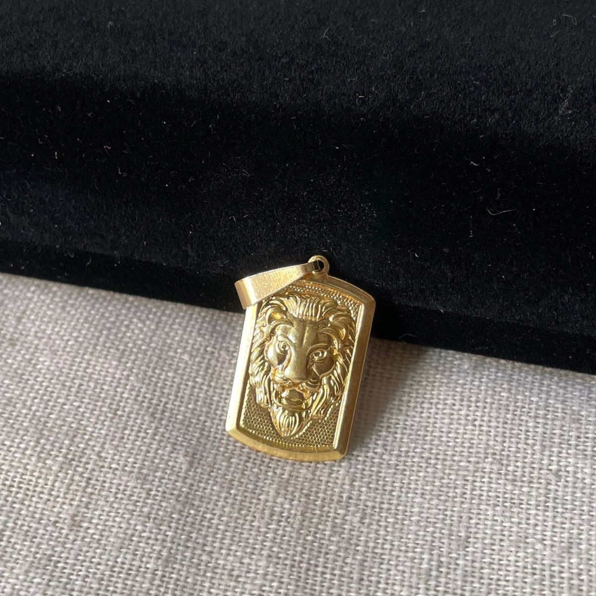 PINGENTE LEÃO RETANGULAR